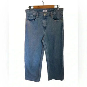 Levi’s loose fit wide leg jeans size 8/29, good condition!